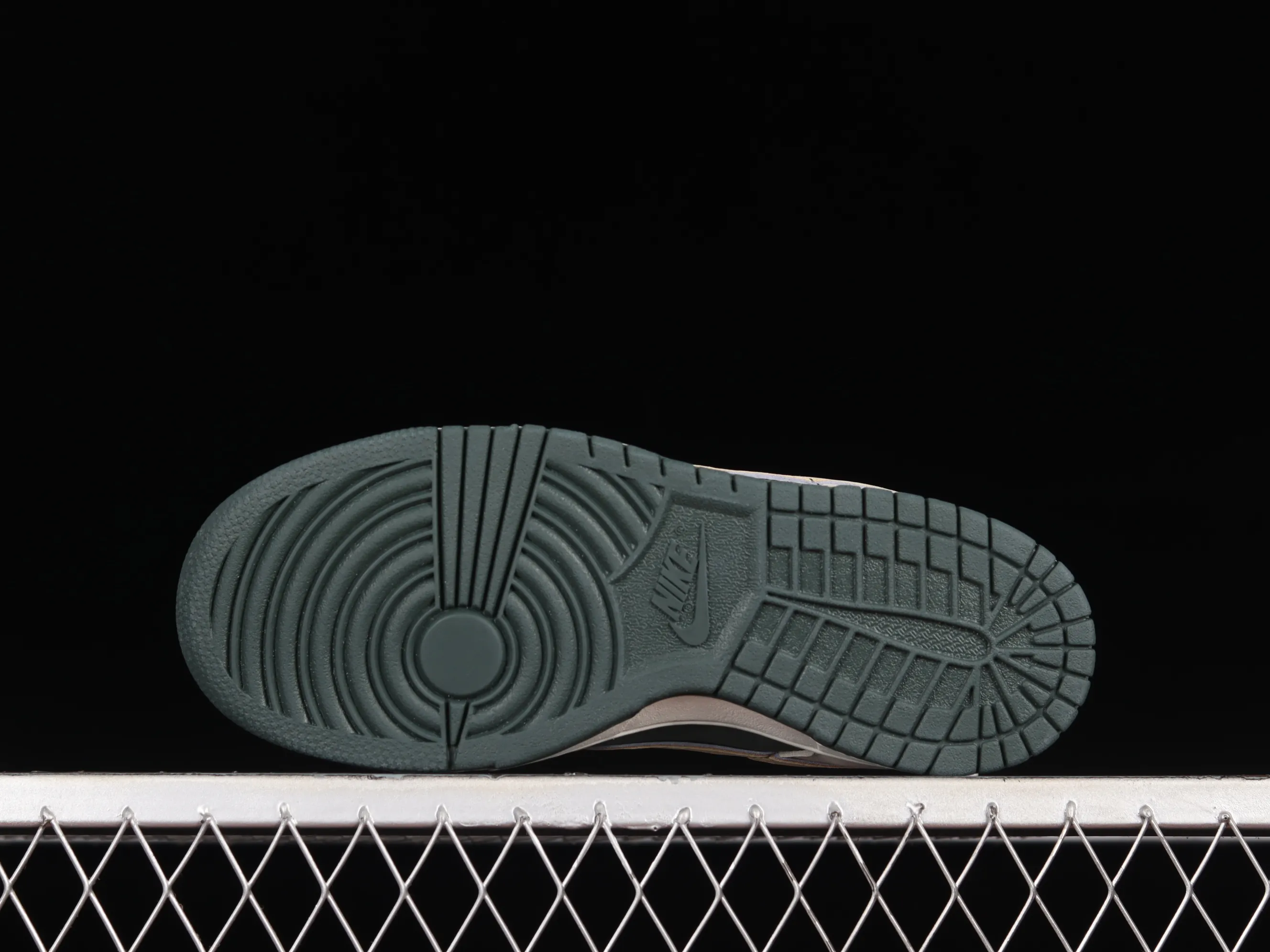 All Categories Nk SB Dunk Series Nk SB Dunk Low Low-top sneakers Otomo Katsuhiro x Nk SB Dunk Low "Steamboy OST" Otomo Katsuhiro co-branded SB low-top sports and leisure sneakers LF0039-019